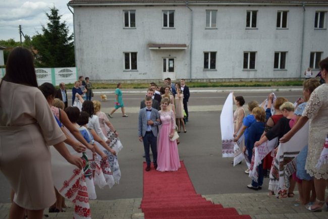 Як відгуляли випускний у Голобах. ФОТО