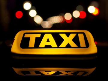 Патрульні у Луцьку покарали таксиста і пасажира-бешкетника