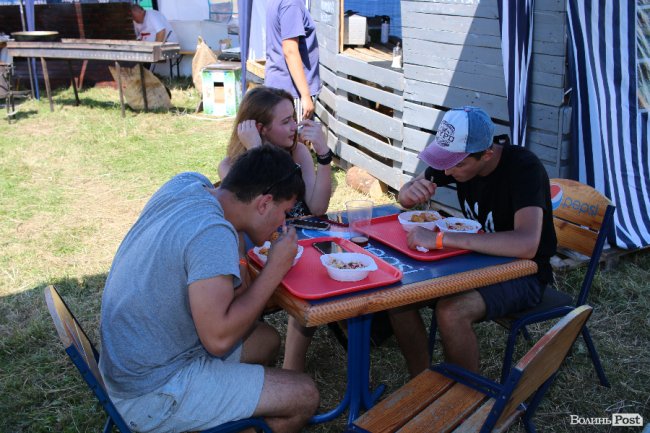 Від і до: чим і за скільки поласувати на «Бандерштаті». ФОТО