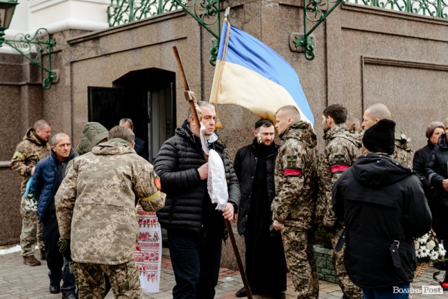«Вивільнюємося ціною життя Героїв»: у Луцьку попрощалися із Владиславом Недільком. ФОТО