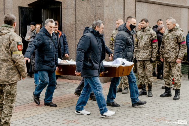 «Вивільнюємося ціною життя Героїв»: у Луцьку попрощалися із Владиславом Недільком. ФОТО