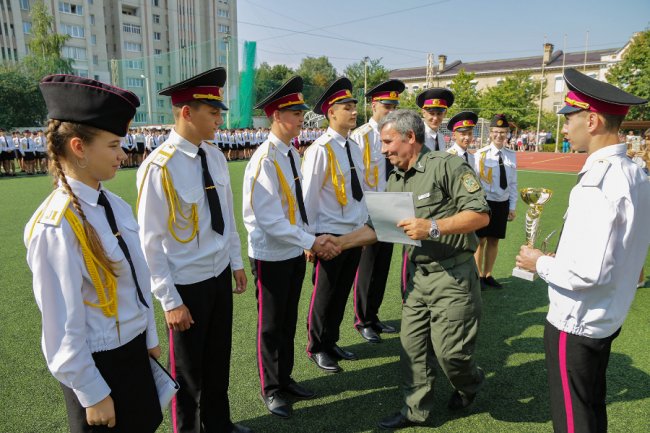 У волинський військовий ліцей вступили 140 дівчат. ФОТО