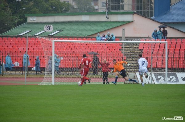 У Луцьку Віталій Кварцяний вийшов на футбольне поле в амплуа футболіста.ФОТО