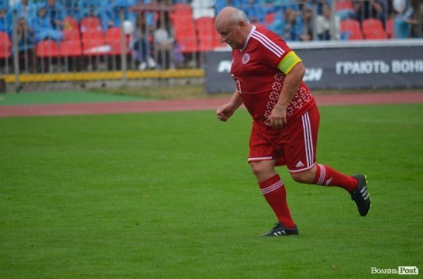 У Луцьку Віталій Кварцяний вийшов на футбольне поле в амплуа футболіста.ФОТО