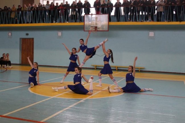 Акробатика і гнучкість: на Волині обрали кращих черлідерок. ФОТО