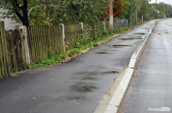 вулиця Незалежності у селі Любитів