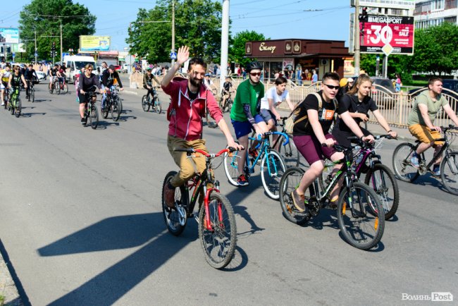 З дітками, собакою та у вишиванках: як лучани провели «Велодень-2019». ФОТО
