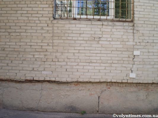 У Луцьку під землею будують спортивно-оздоровчий комплекс – люди бояться обвалу. ФОТО