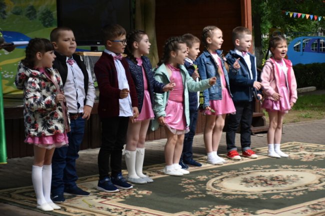 У Луцьку на території дитячого садочка з'явився ботанічний куточок. ФОТО