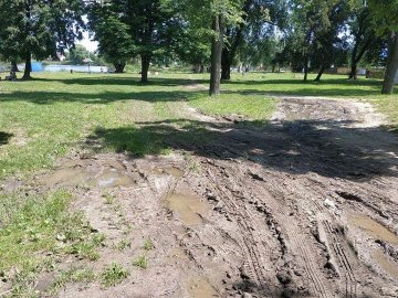 У Луцьку руйнують зелену зону біля Теремнівських ставків. ФОТО