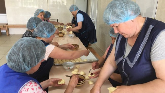 У ліцеї на Волині щодня готують для бійців ЗСУ. ВІДЕО