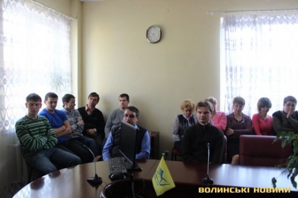 Як «люстрували» головного поштаря Волині. ФОТО. ВІДЕО