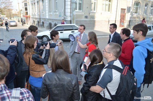 Під луцькою мерією – пікет. ФОТО. ВІДЕО