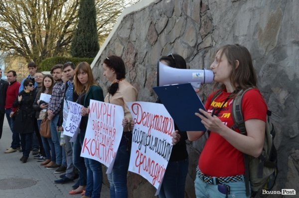 Під луцькою мерією – пікет. ФОТО. ВІДЕО