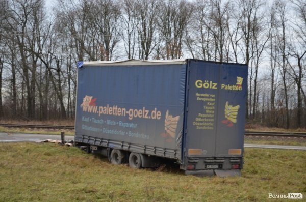 На Волині поїзд влетів у вантажівку і загорівся: подробиці аварії. ФОТО