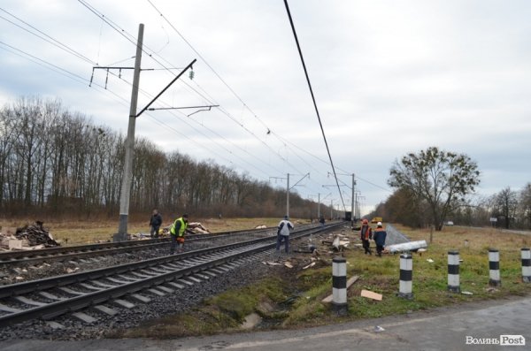 На Волині поїзд влетів у вантажівку і загорівся: подробиці аварії. ФОТО