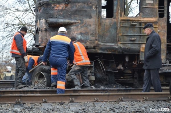 На Волині поїзд влетів у вантажівку і загорівся: подробиці аварії. ФОТО