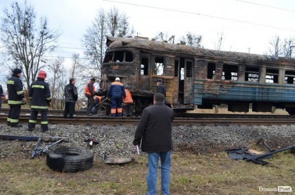 На Волині поїзд влетів у вантажівку і загорівся: подробиці аварії. ФОТО