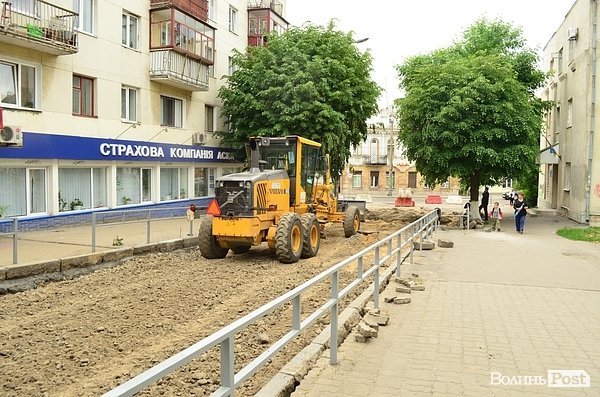 У центрі Луцька розрили вулицю. ФОТО