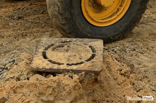 У центрі Луцька розрили вулицю. ФОТО