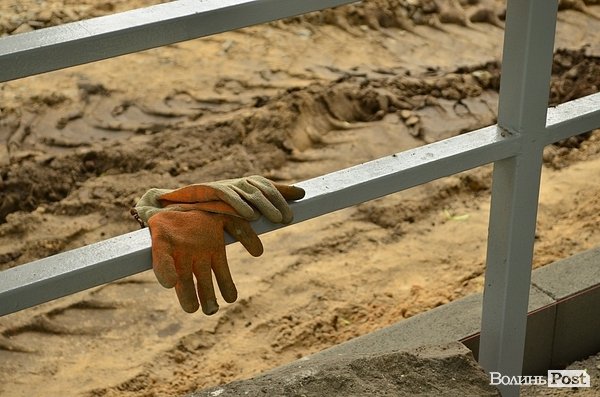 У центрі Луцька розрили вулицю. ФОТО