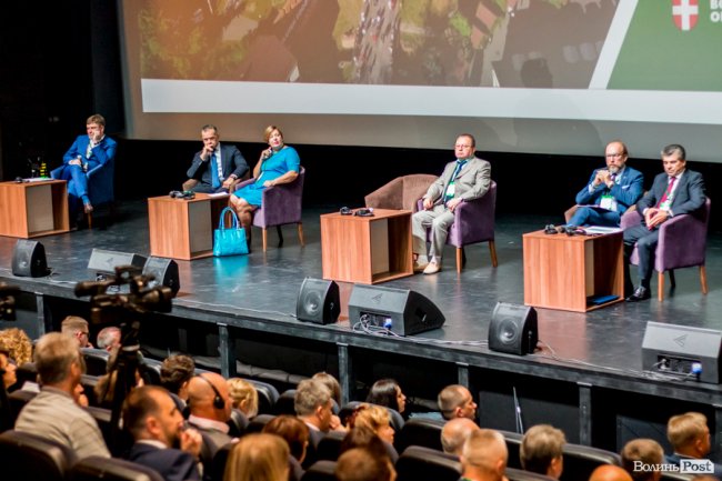 Сотні гостей та офіційні вітання: у Луцьку – міжнародний бізнес-форум. ФОТО