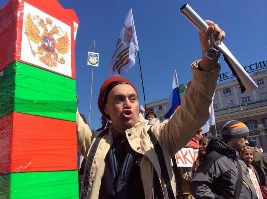 Гранати, бійки, водомет - Донецьк баламутять сепаратисти. ФОТО