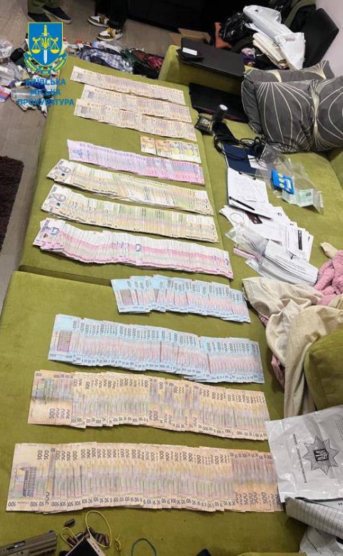 Шахраї з Києва надурили благодійні фонди на мільйон, представляючись військовими