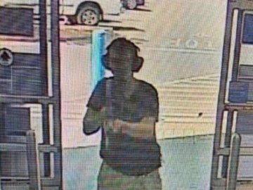 У США відкрили стрілянину по відвідувачах торгового центру: десятки жертв