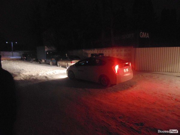 Періодично до людей приїжджають автомобілі міліції