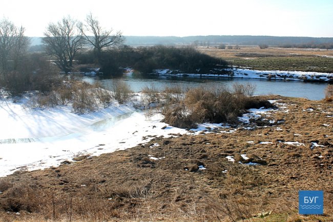 Показали казкові світлини зимової річки на Волині
