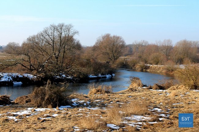 Показали казкові світлини зимової річки на Волині