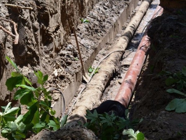 Тижневий ремонт труб заважає вільно  пересуватися лучанам
