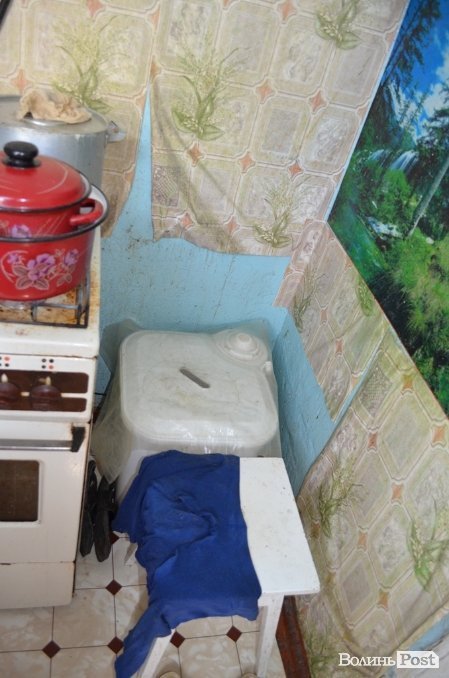 Протест по-луцьки: помиї - під стіни мерії. ФОТО