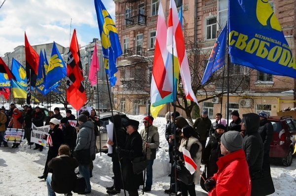 Через затриманих у Мінську лучан в Києві пікетували Посольство Білорусі. ФОТО. ВІДЕО