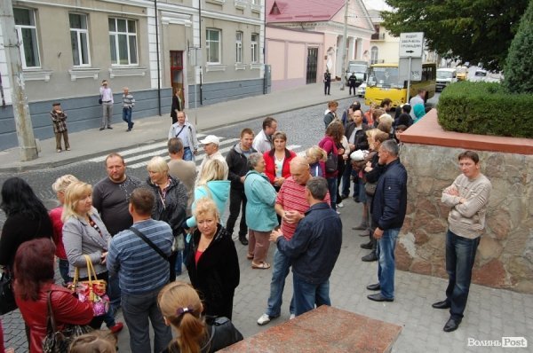 Луцьку міську раду пікетують підприємці. ФОТО