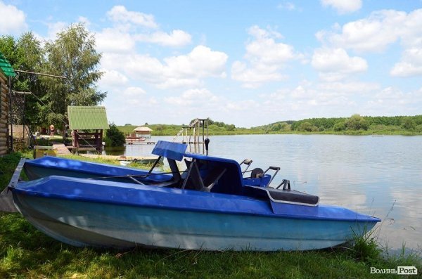 Ігор Яблончук каже, що дозволяють тут взяти й човна, але тільки, якщо люди культурні й тверезі.