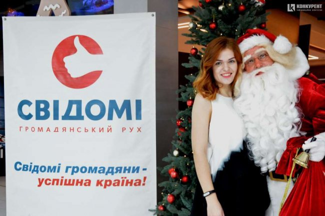 У Луцьку меценат організував  для майже півтисячі дітей новорічне свято. ФОТО