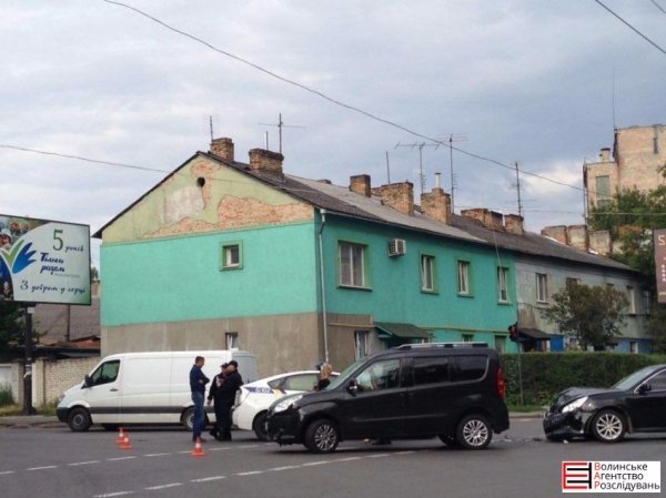 У Луцьку ДТП: легковик врізався у фургон. ФОТО