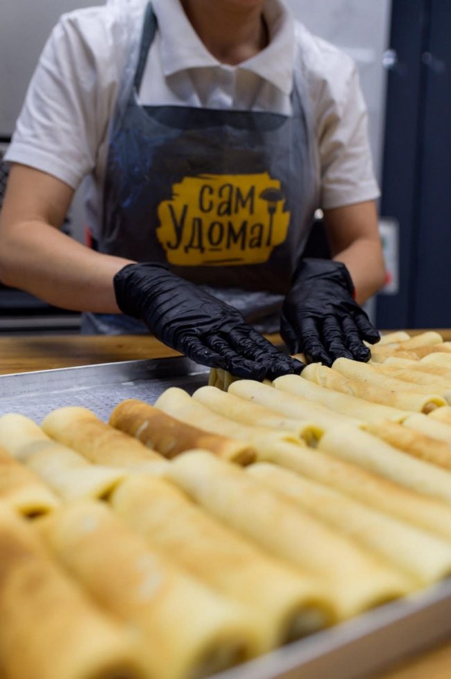 Новорічний стіл майже по-ресторанному – від нової торгової марки «Сам Удома»*