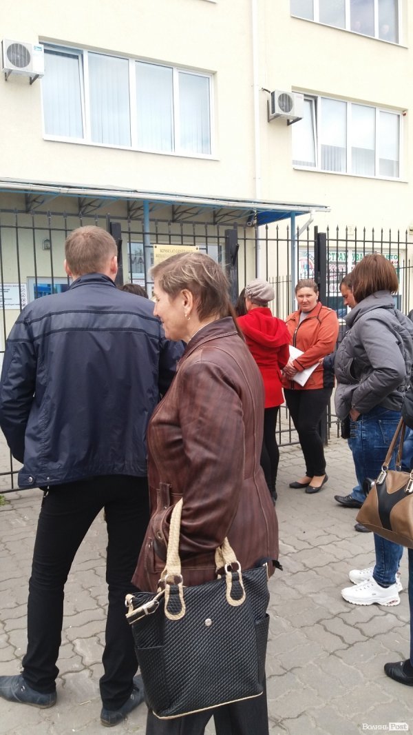 Пікет під польським Консульством у Луцьку. ФОТО