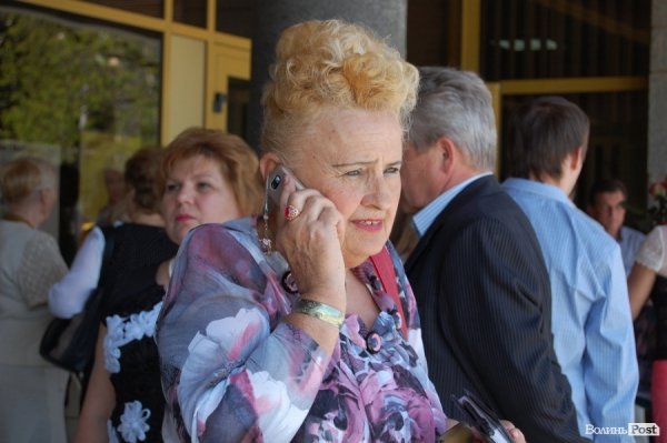 День без мобільного - дивина навіть для літніх бабусь