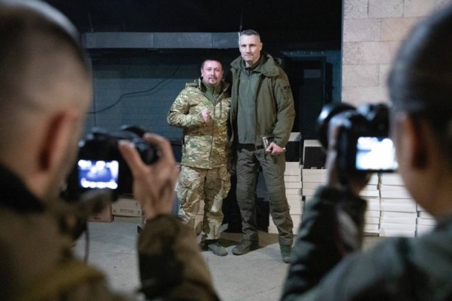 Віталій Кличко відвіз чергову партію допомоги захисникам на передову – дрони, РЕБ, броньовик