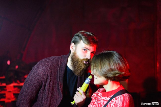 «GAS у Луцьку доведеться освячувати»: ФОТОРЕПОРТАЖ з епатажного концерту «Хамерманів» в халатах і трусах