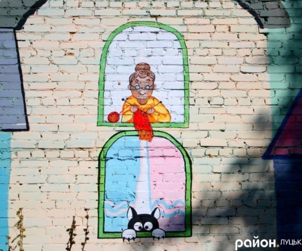 У Луцьку на стінах будинків оселилися кольорові коти. ФОТО