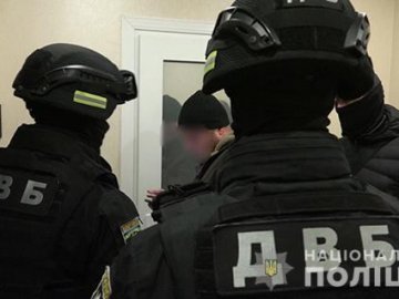 На Волині провели обшуки через злочинну схему ввезення авто з Європи. ФОТО