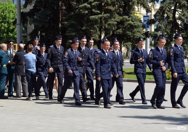 Луцьк напередодні Дня Перемоги: вишиванки і георгіївські стрічки. ФОТО