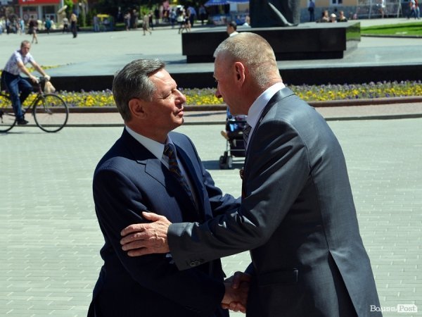 Луцьк напередодні Дня Перемоги: вишиванки і георгіївські стрічки. ФОТО