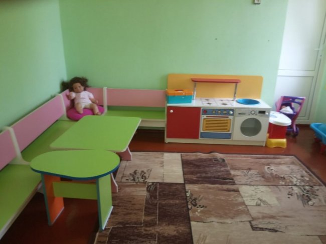 Креативили для дітей: під Луцьком батьки і вчителі прикрасили школу і дитсадок. ФОТО