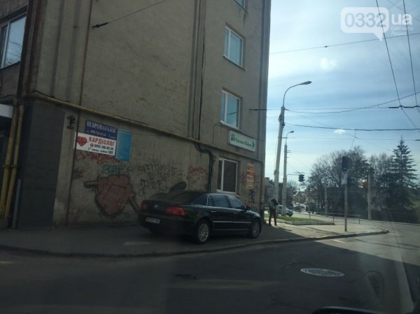 Бондарю «не світять» штрафи за порушення правил паркування. ФОТО. ВІДЕО